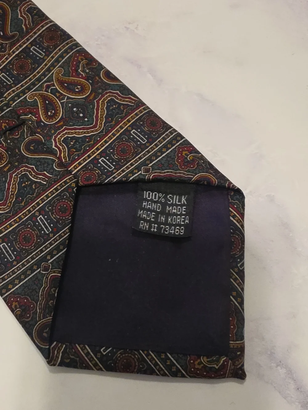 Disney Men's Paisley Novelty Tie with Winnie-the-Pooh Characters